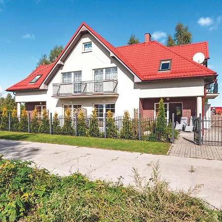 1 Bedroom Beautiful In Apartment Rowy (Pomerania)